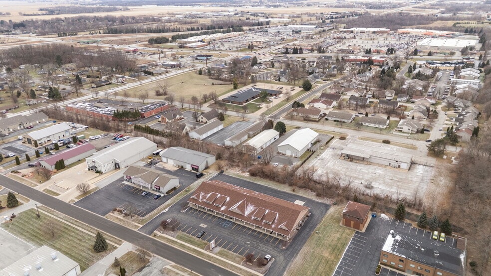 More Photos Of 2502 Beech St, Valparaiso Office For Sale