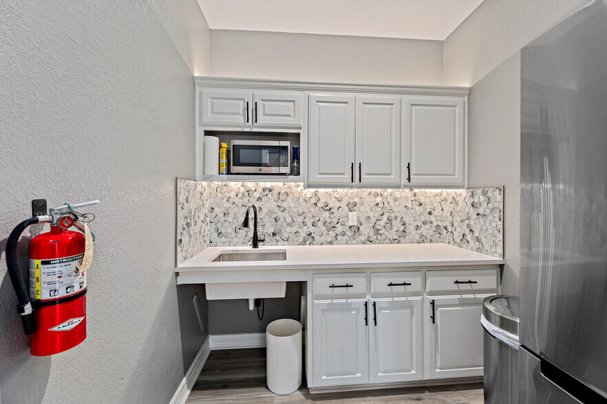 More Photos Of 3000 Joe Dimaggio Blvd, Round Rock Medical For Sale