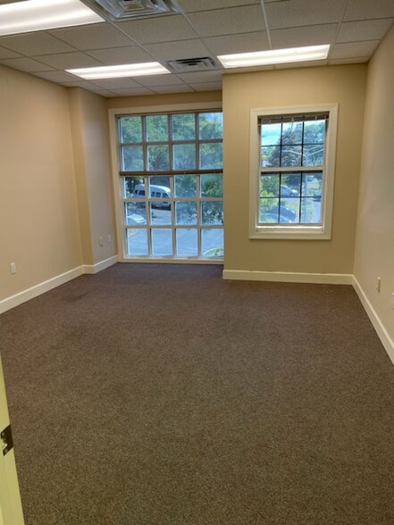 More Photos Of 2650 Apalachee Pky, Tallahassee Office For Lease