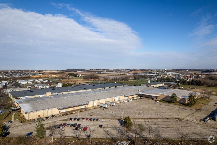 More Photos Of 500 S Division St, Waunakee Manufacturing For Lease