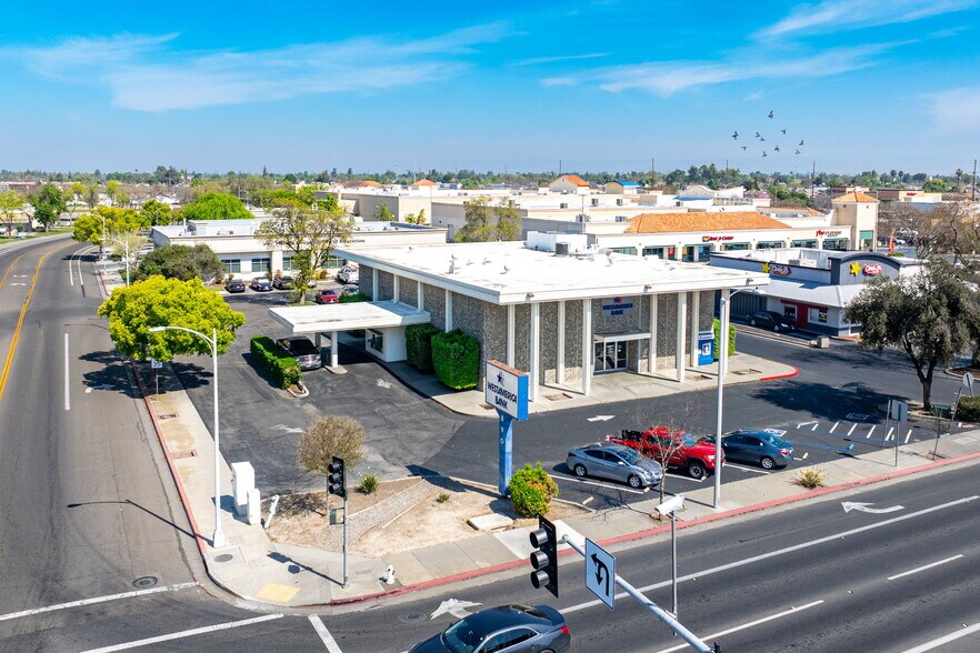 More Photos Of 890 W Lacey Blvd, Hanford Bank For Sale