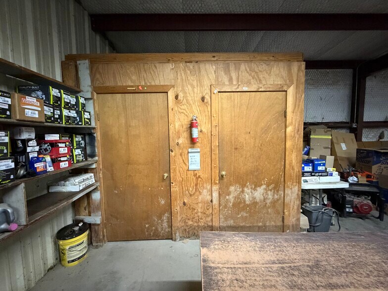 More Photos Of 601 W Lacy St, Palestine General Retail For Sale