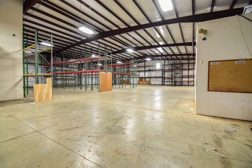More Photos Of 1209 James I Harrison Jr Pky E, Tuscaloosa Warehouse For Sale