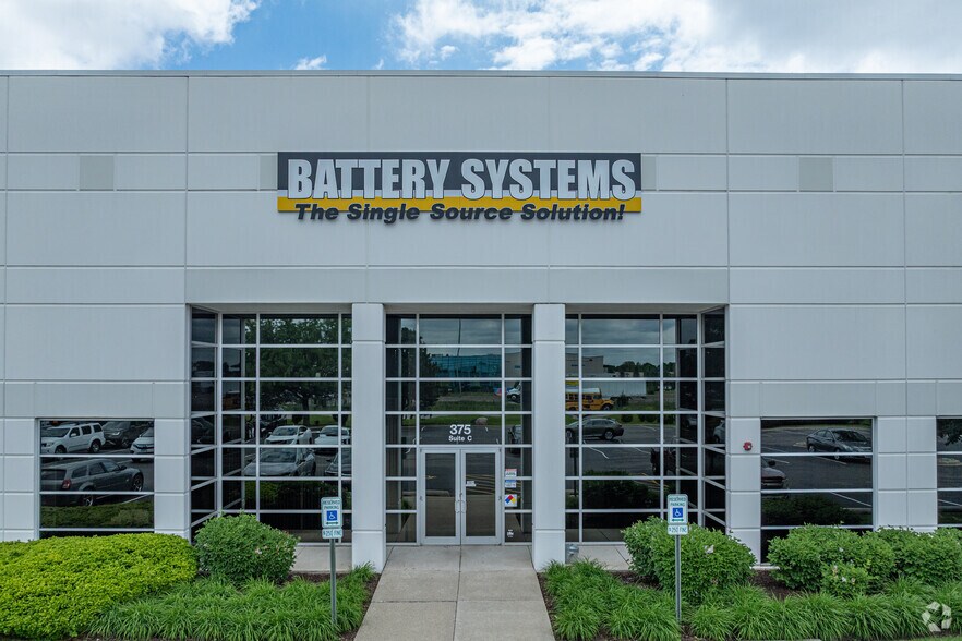 More Photos Of 375 W South Frontage Rd, Bolingbrook Warehouse For Lease