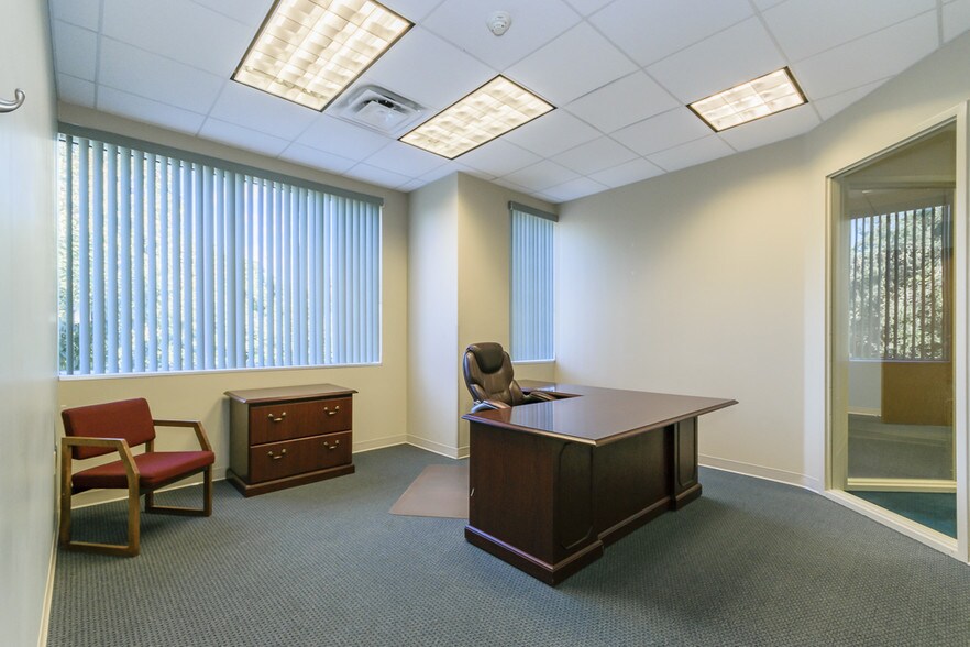 More Photos Of 1010 Davis St, Jacksonville Office For Lease