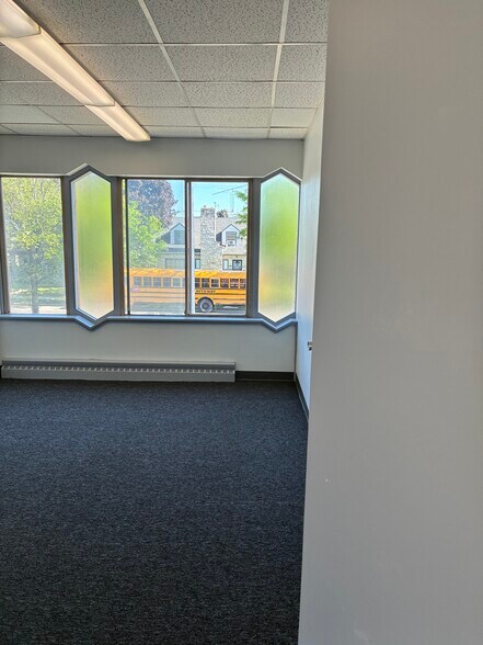 More Photos Of 4011 W Capitol Dr, Milwaukee Office For Lease