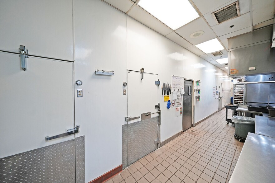 More Photos Of 905 N 1st St, Yakima Restaurant For Sale