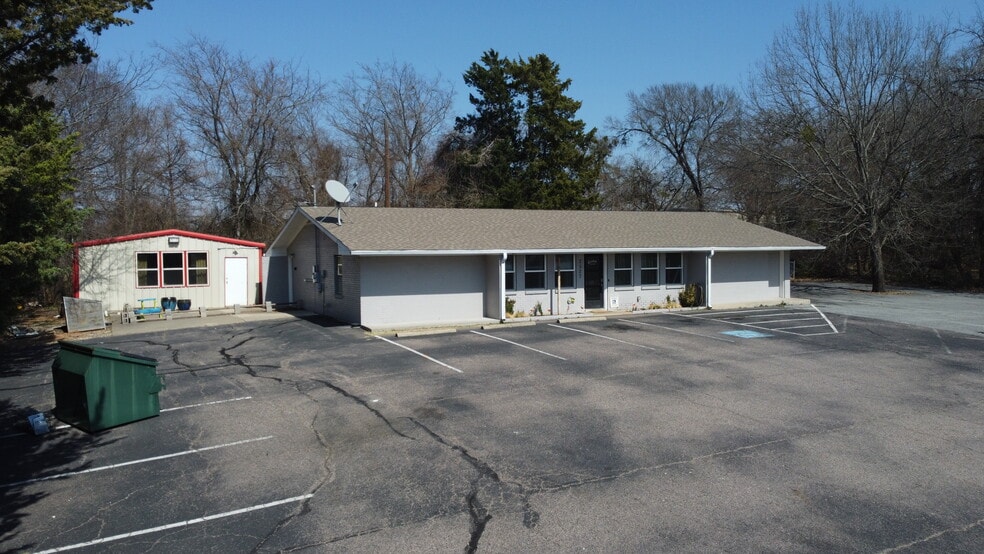 Primary Photo Of 2527 Fm 691, Denison Medical For Sale