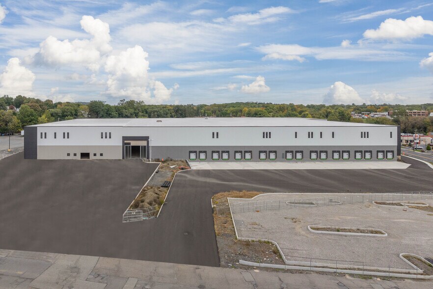 More Photos Of 102 Dolson Ave, Middletown Distribution For Lease