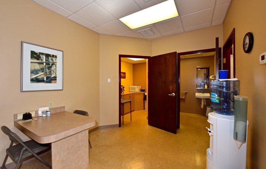 More Photos Of 32699 US Highway 19 N, Palm Harbor Freestanding For Lease