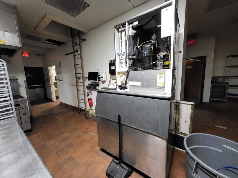 More Photos Of 3607 S Range Line Rd, Joplin Restaurant For Lease