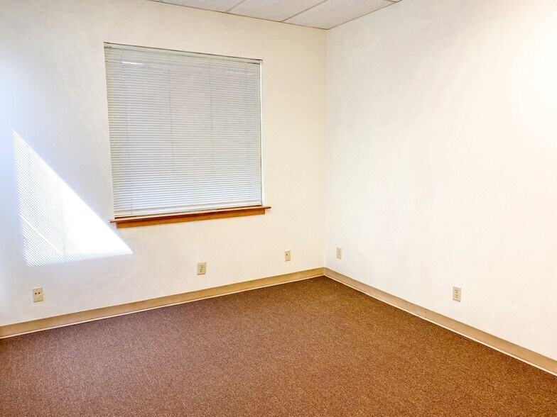 More Photos Of 540 Lippincott Dr, Marlton Office For Lease