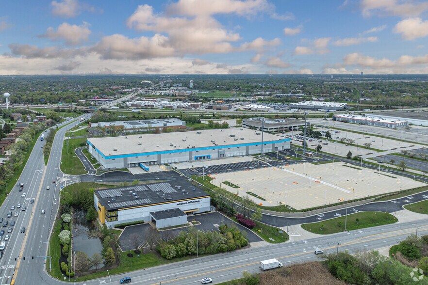 More Photos Of 2101 W Lake St, Addison Distribution For Lease