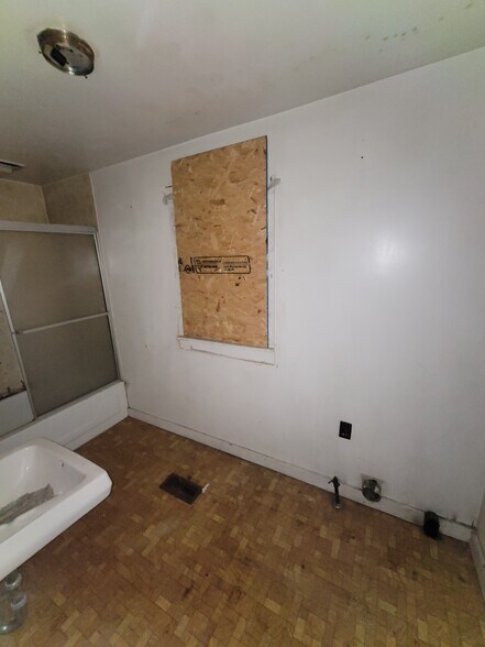 More Photos Of 1823 W 8th St, Muncie Multifamily For Sale