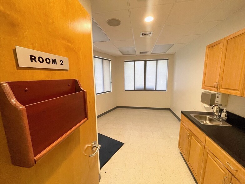 More Photos Of 901 Old Country Rd, Plainview Medical For Lease