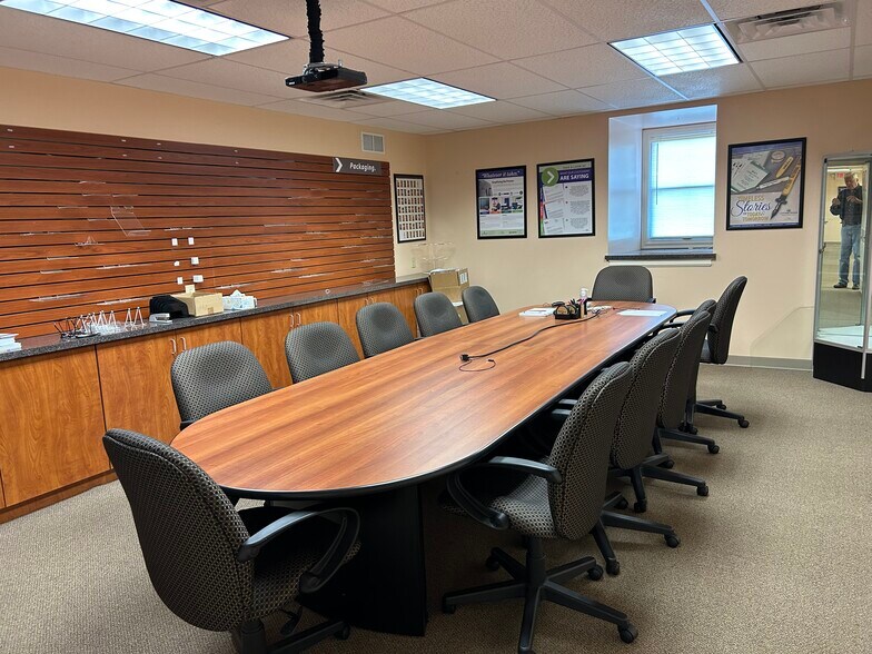 More Photos Of 60 Shillington Rd, Sinking Spring Showroom For Sale