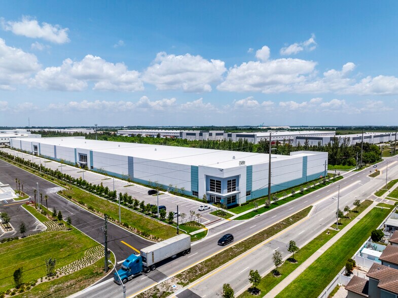 More Photos Of 11250 W 36th Ave, Hialeah Warehouse For Lease