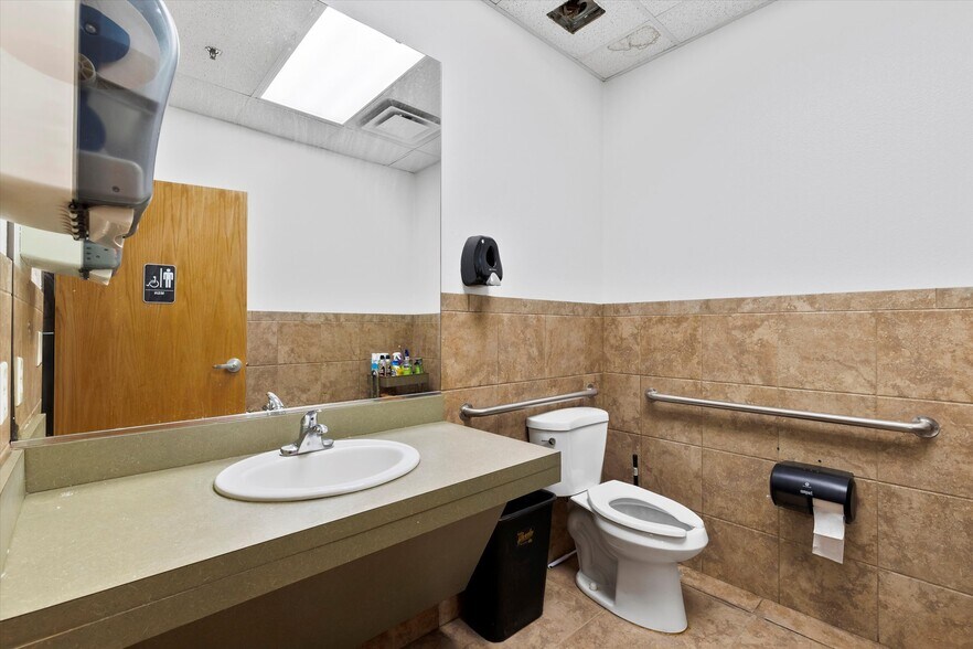 More Photos Of 820 S Central Expy, Anna Warehouse For Sale