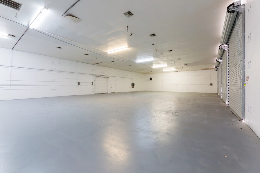 More Photos Of 128 Tomahawk Dr, Indian Harbour Beach Warehouse For Lease