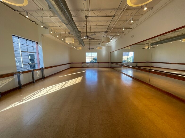 More Photos Of 484 King St, Charleston General Retail For Lease