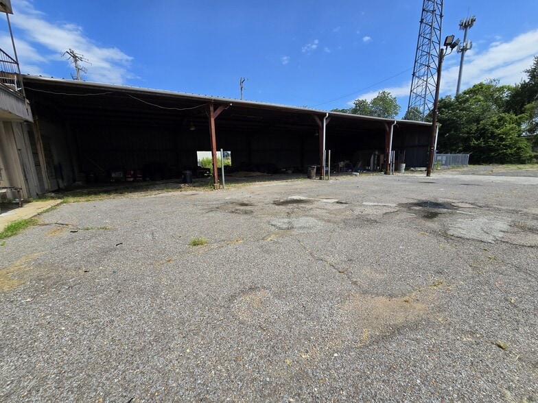 More Photos Of 2240 Deadrick Ave, Memphis Office For Sale