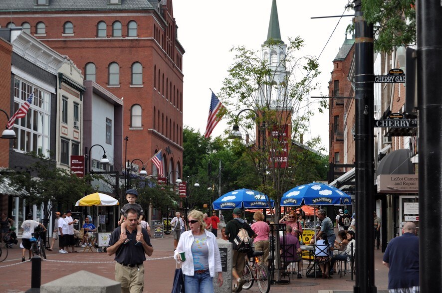 More Photos Of 29-35 Church St, Burlington Storefront Retail Office For Lease