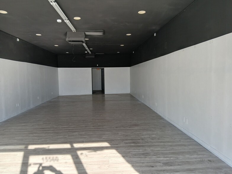 More Photos Of 15556-15560 W Twelve Mile Rd, Southfield Freestanding For Lease