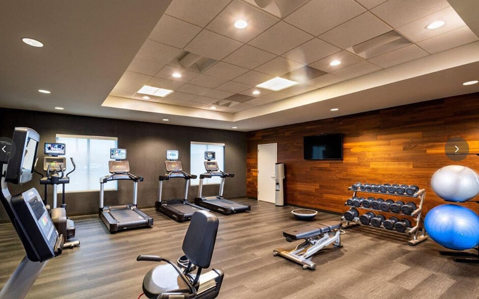 More Photos Of 327 Fountains Pky, Fairview Heights Hotel For Sale