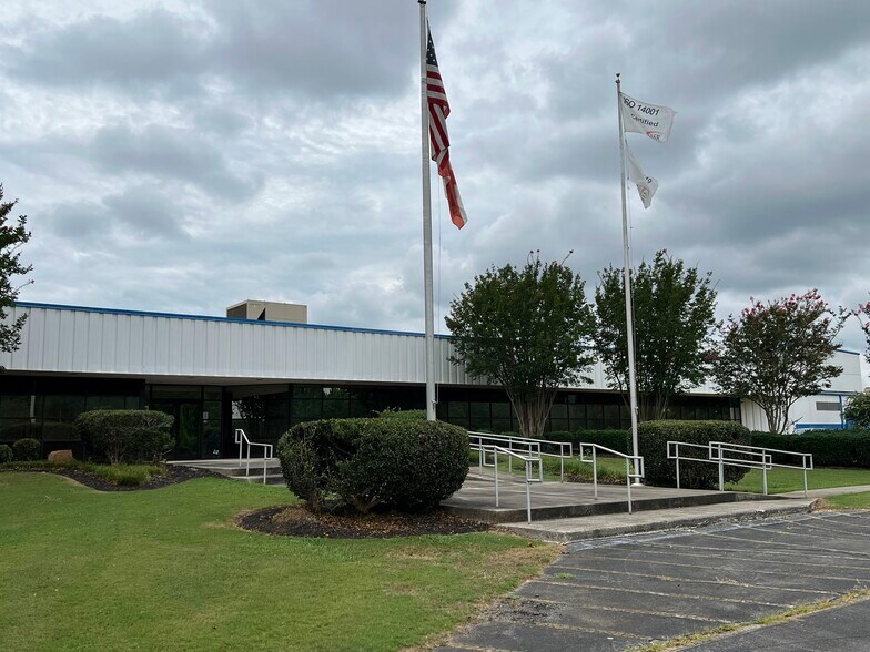 More Photos Of 1641 Thompson Rd, Hartselle Manufacturing For Lease