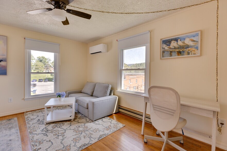 More Photos Of 1053 Washington St, Harpers Ferry Hospitality For Sale