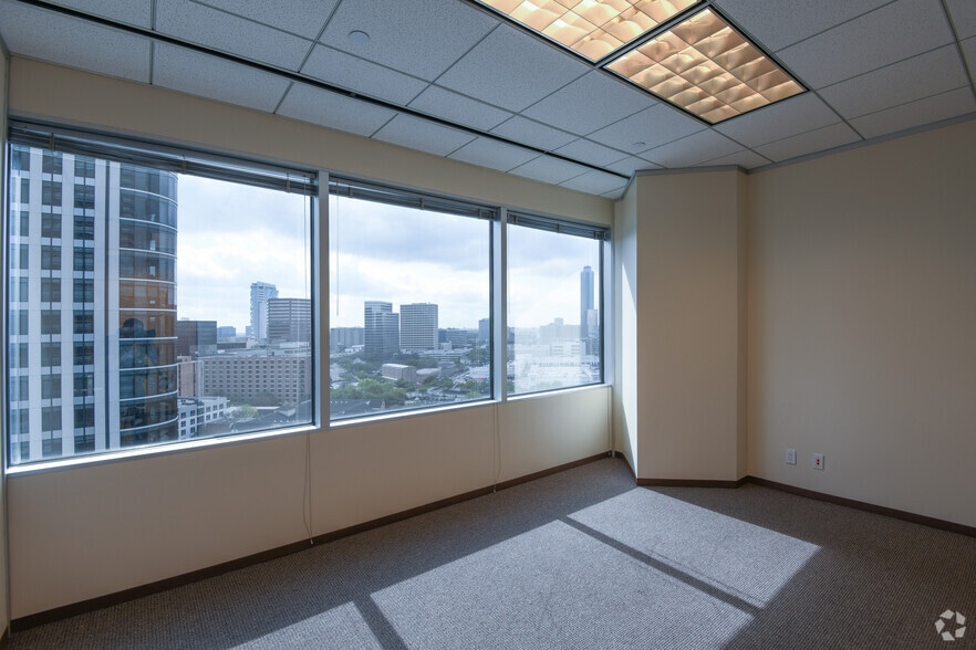 More Photos Of 1300 Post Oak Blvd, Houston Office For Lease
