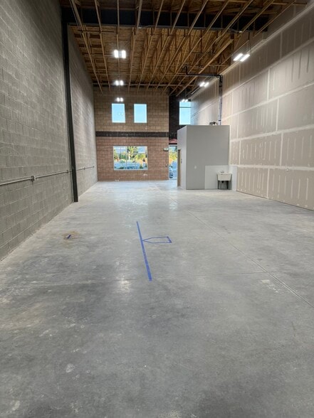 More Photos Of 2764-2808 W 14000 S, Bluffdale Showroom For Lease