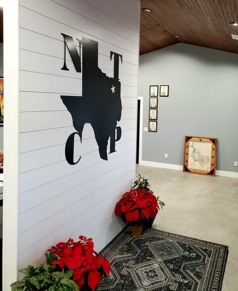 More Photos Of 202 W Main St, Gunter Medical For Sale