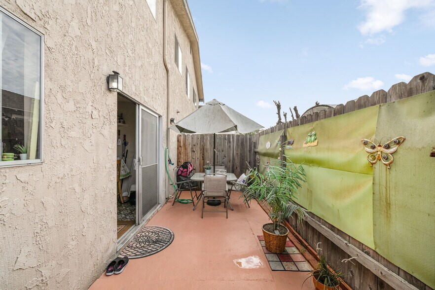 More Photos Of 1070 Freeman Ave, Long Beach Apartments For Sale