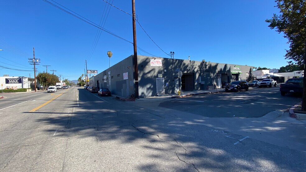 More Photos Of 14850 Calvert St, Van Nuys Service For Lease