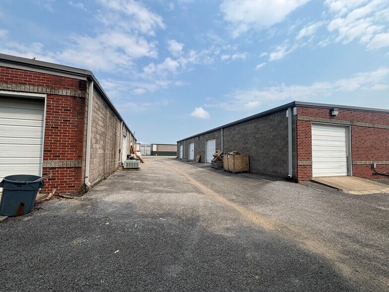 More Photos Of 109 Threet Industrial Rd, Smyrna Flex For Lease