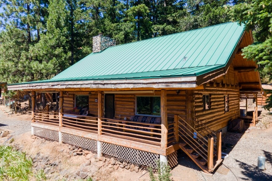 More Photos Of 82 Meadows Loop, Lyle Specialty For Sale