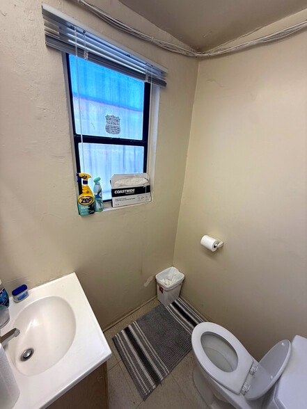 More Photos Of 14540 Sylvan St, Van Nuys Office For Sale