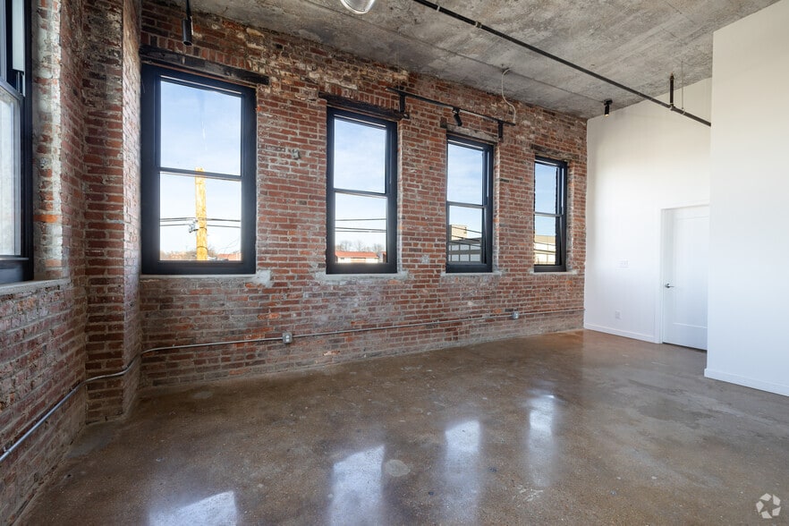 More Photos Of 3041-3043 Locust St, Saint Louis Apartments For Lease