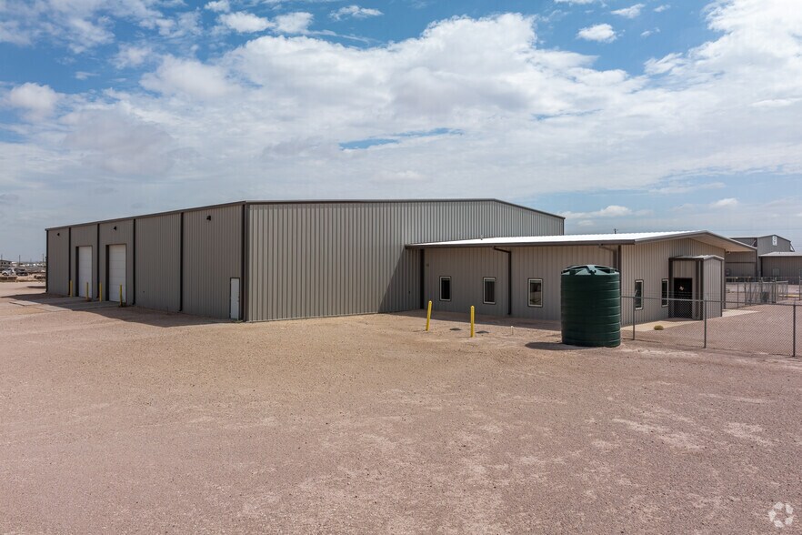 More Photos Of 10712 W County Road 77, Midland Service For Lease