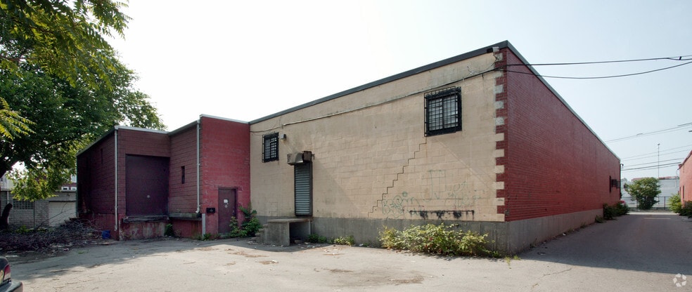 More Photos Of 86 Lincoln St, Brighton Warehouse For Lease