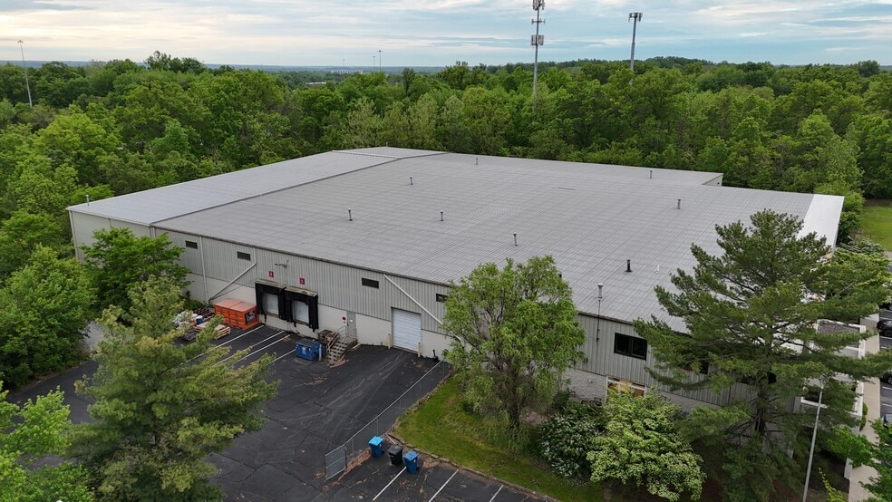 More Photos Of 11420 Deerfield Rd, Blue Ash Warehouse For Lease