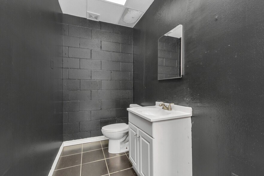 More Photos Of 4622 Dacoma Street, Houston General Retail For Sale