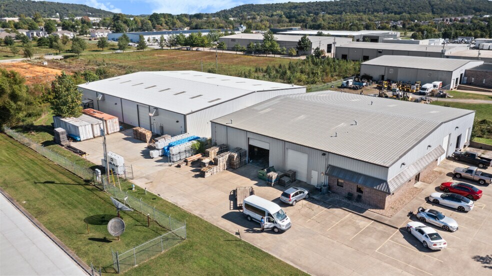 More Photos Of 2078 Ford Ave, Springdale Warehouse For Lease