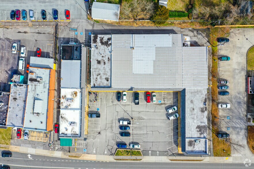More Photos Of 6913-6935 Lakeside Ave, Richmond Unknown For Lease