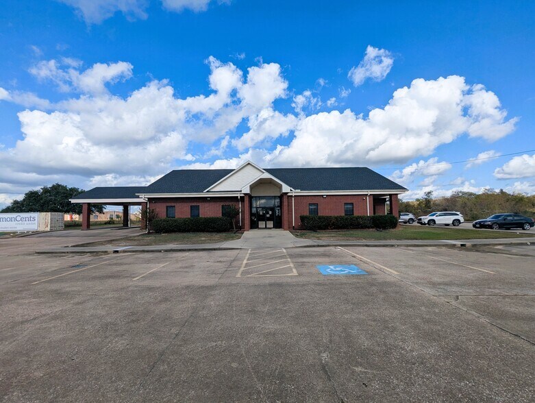 More Photos Of 8109 Smith Rd, Beaumont Office For Sale