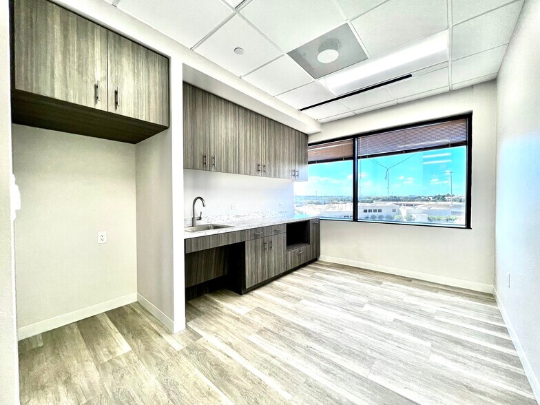 More Photos Of 1431 Greenway Dr, Irving Office For Lease