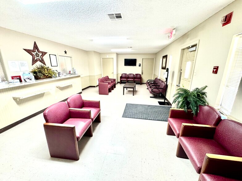 More Photos Of 101 Anthony Dr, Teague Medical For Sale