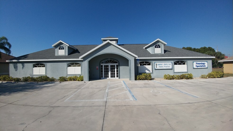More Photos Of 530 SE 16th Pl, Cape Coral Medical For Lease