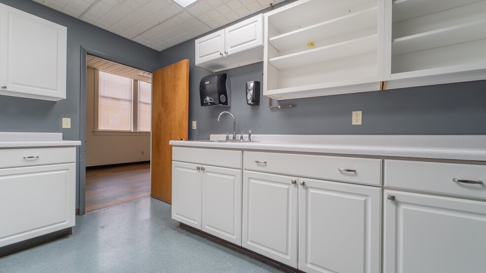 More Photos Of 710 Franklin St, Michigan City Freestanding For Lease